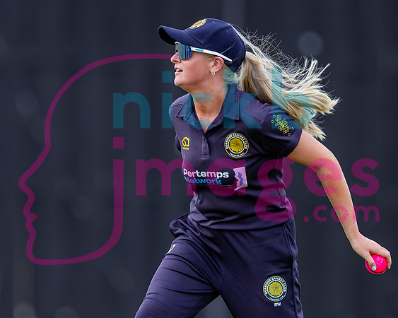 Vitality-Womens-Clubs-T20-Final-Dorridge-v-St-Cross-Symondians-160826-150