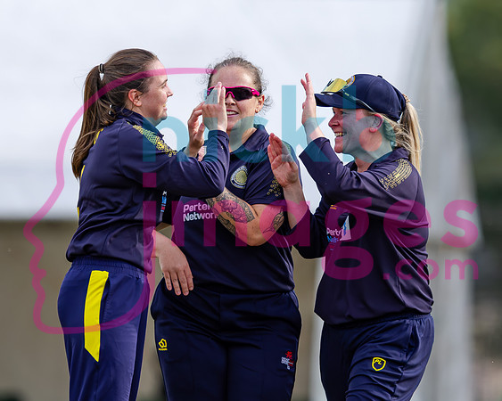 Vitality-Womens-Clubs-T20-Final-Dorridge-v-St-Cross-Symondians-160826-164