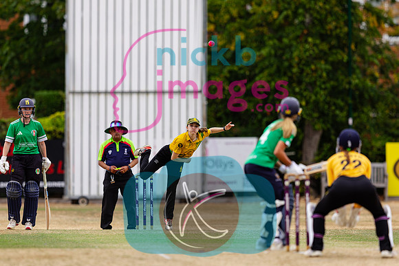 Warwickshire-Womens-100-Ball-SF-K&D-v-Berkswell-170828-5