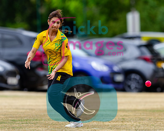 Warwickshire-Womens-100-Ball-SF-K&D-v-Berkswell-170828-7