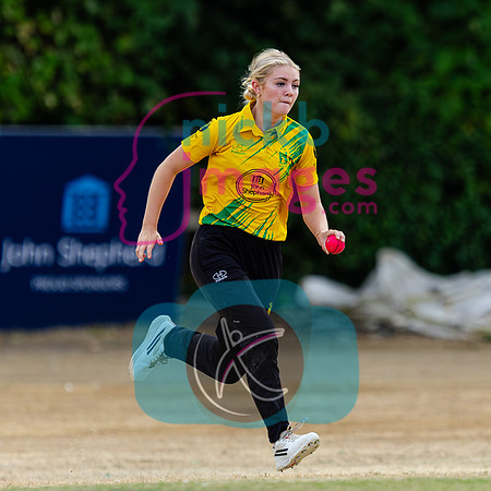 Warwickshire-Womens-100-Ball-SF-K&D-v-Berkswell-170828-12