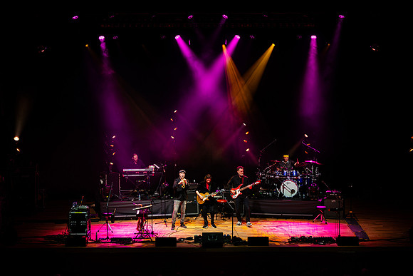 Steve-Hackett-Leicester-DeMontfort-131026-29