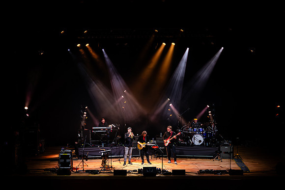 Steve-Hackett-Leicester-DeMontfort-131026-27
