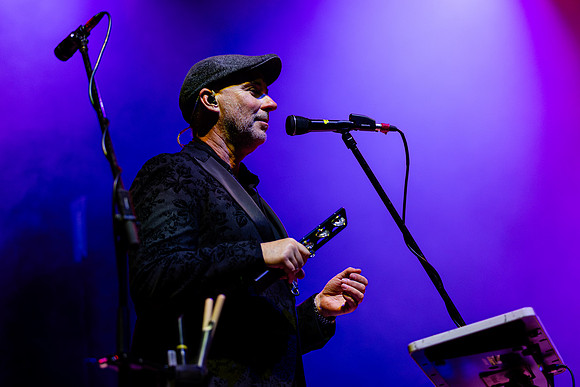 Steve-Hackett-Leicester-DeMontfort-131026-17