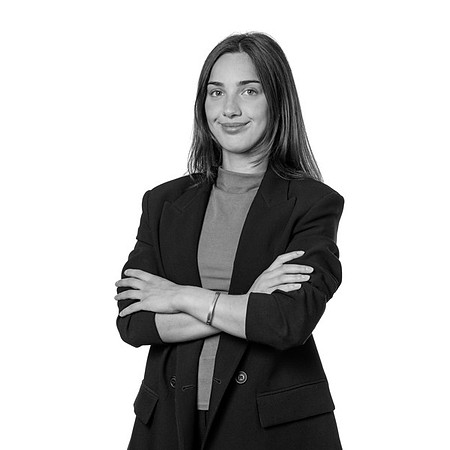 Meridian-160725-Alisya-5-600x600-B&W