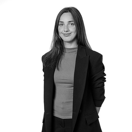 Meridian-160725-Alisya-4-600x600-B&W