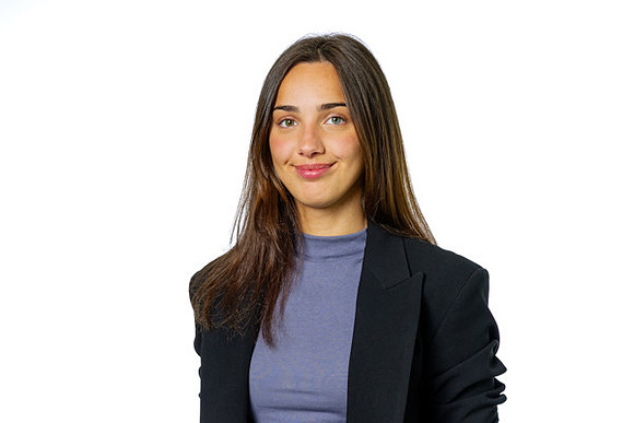 Meridian-160725-Alisya-4-600x400