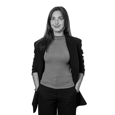 Meridian-160725-Alisya-2-600x600-B&W